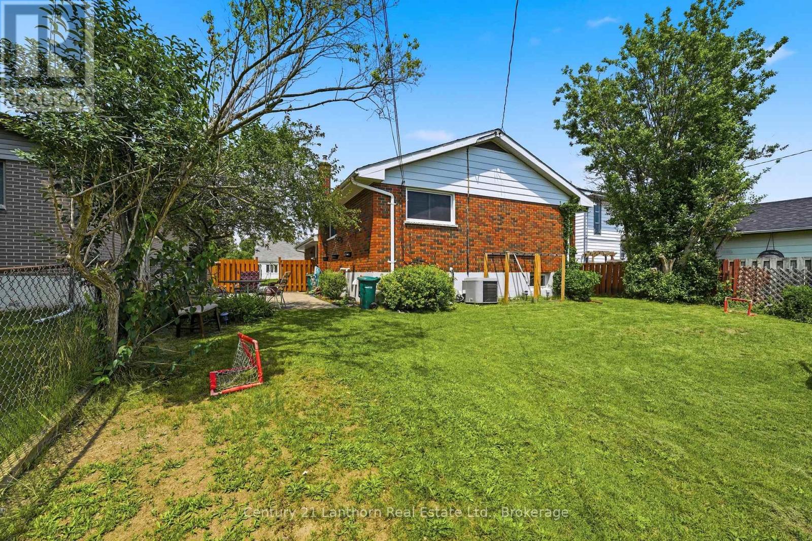 15 WILSON CRESCENT - 29