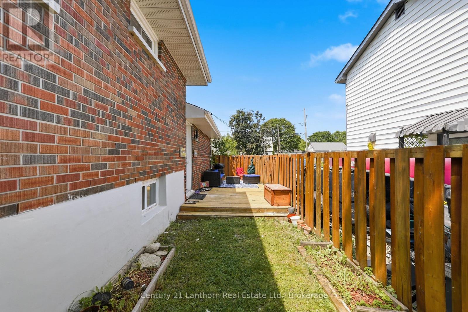 15 WILSON CRESCENT - 31