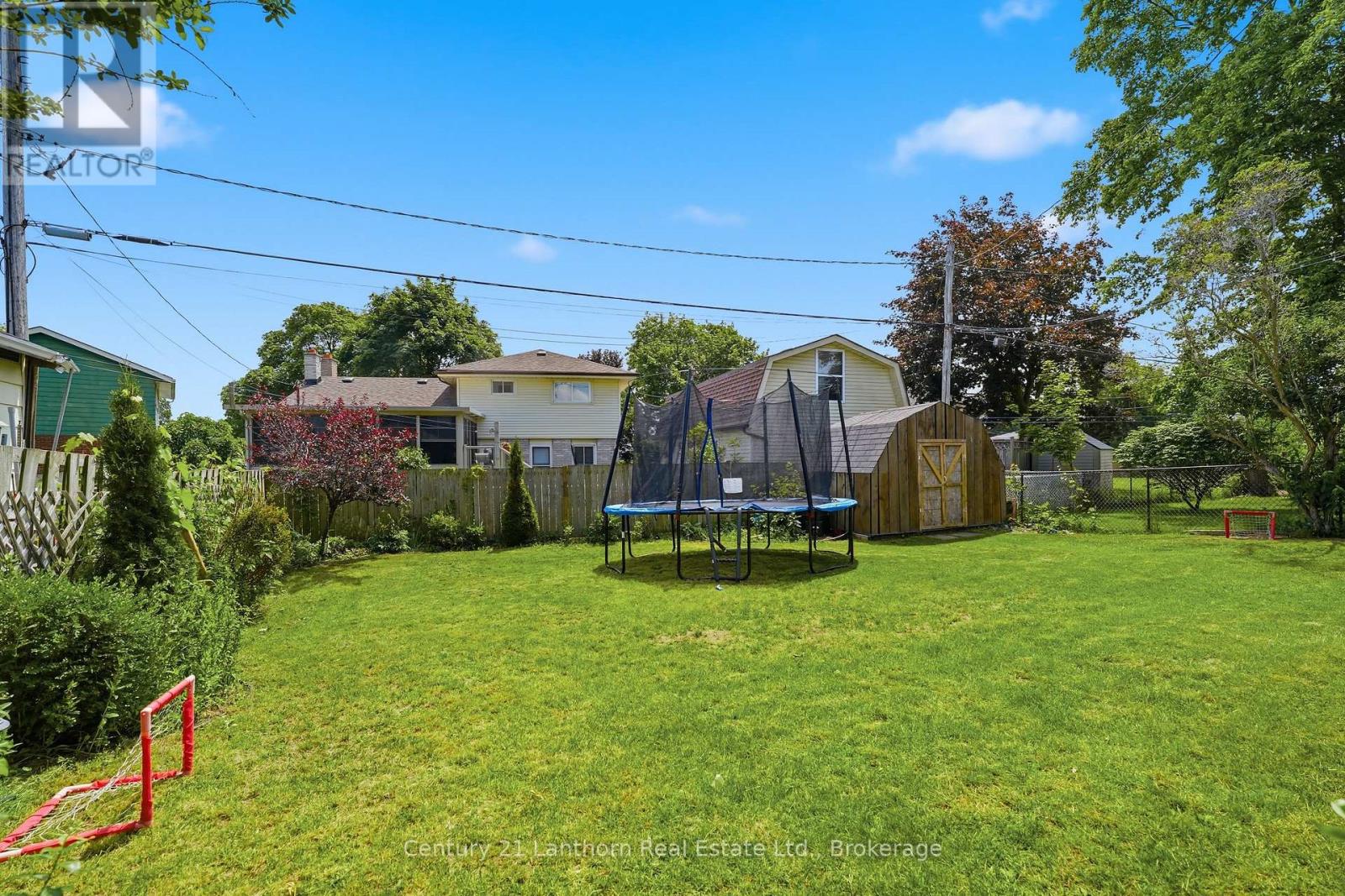 15 WILSON CRESCENT - 34