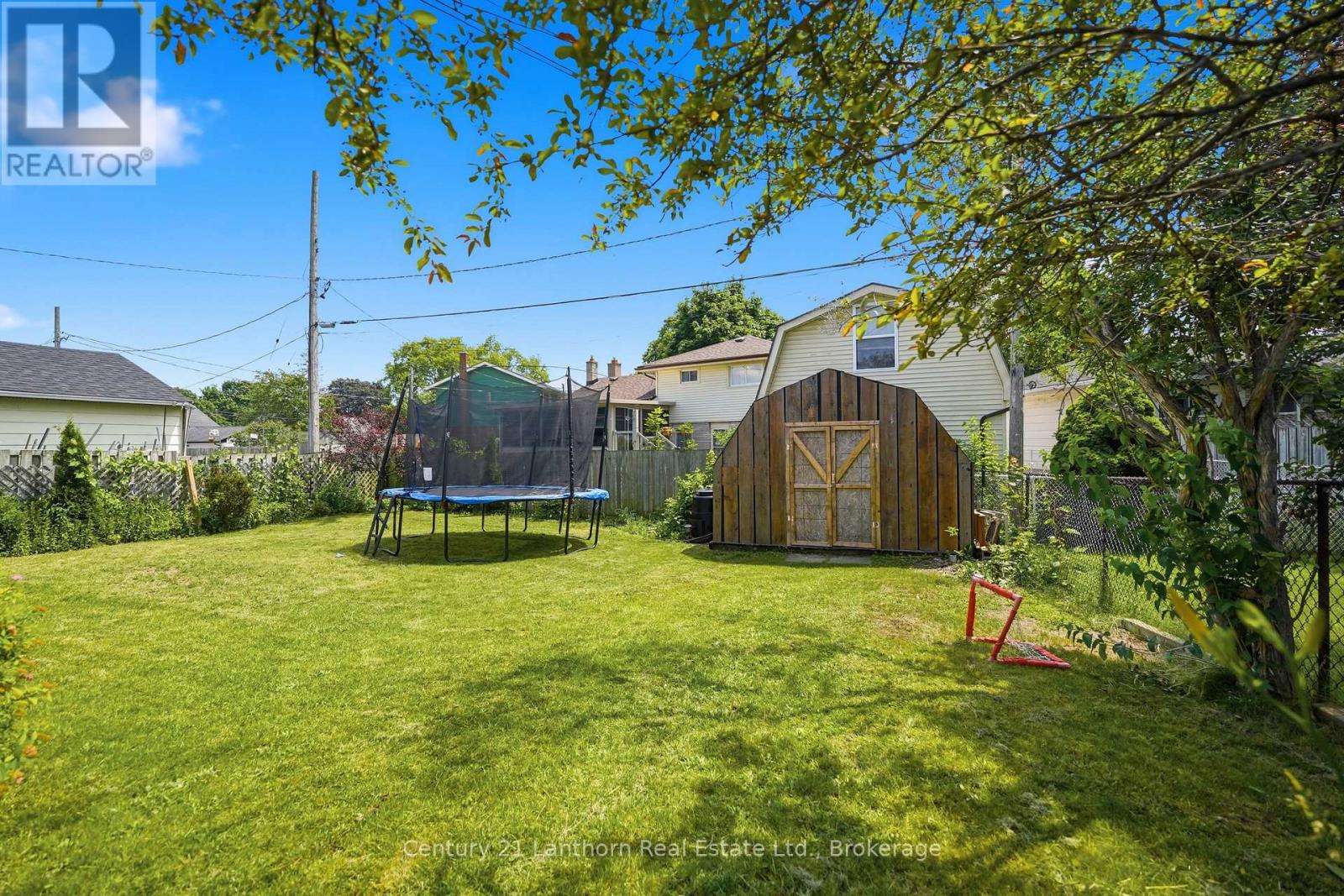 15 WILSON CRESCENT - 35
