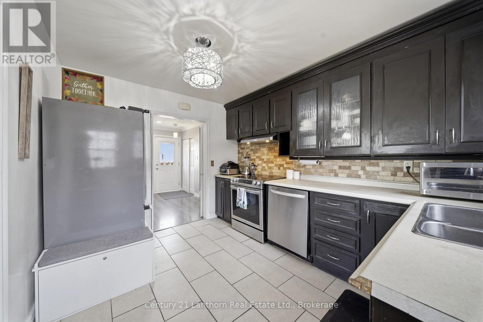 15 WILSON CRESCENT - 5