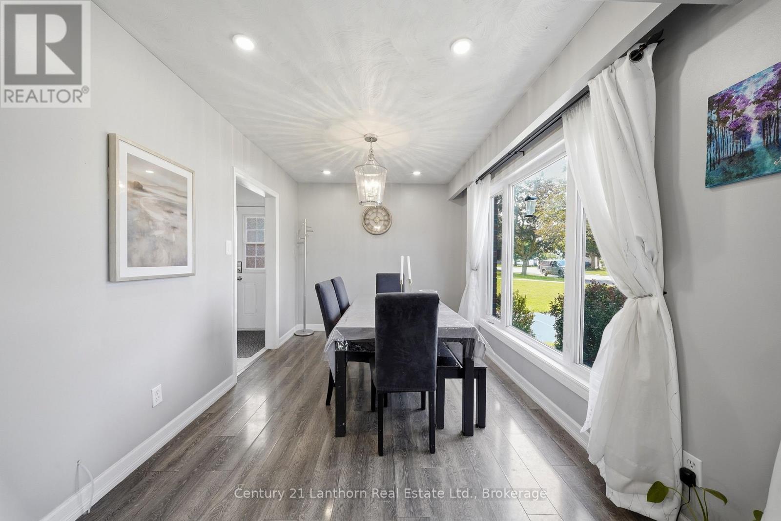 15 WILSON CRESCENT - 6