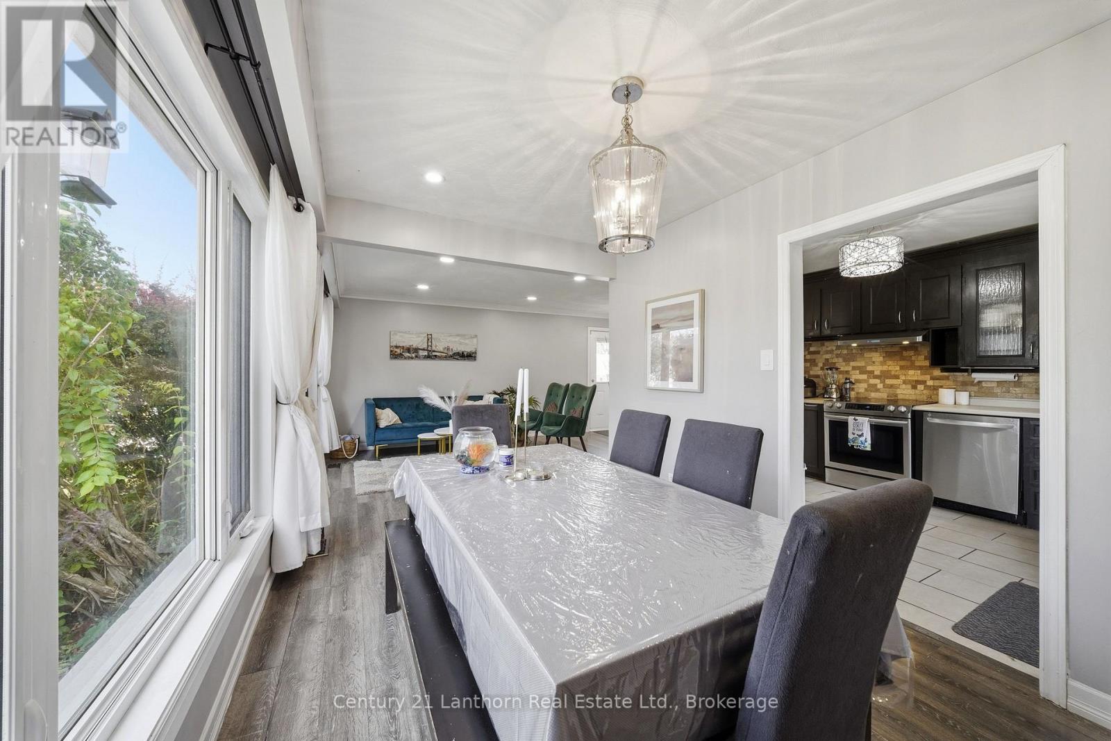15 WILSON CRESCENT - 7