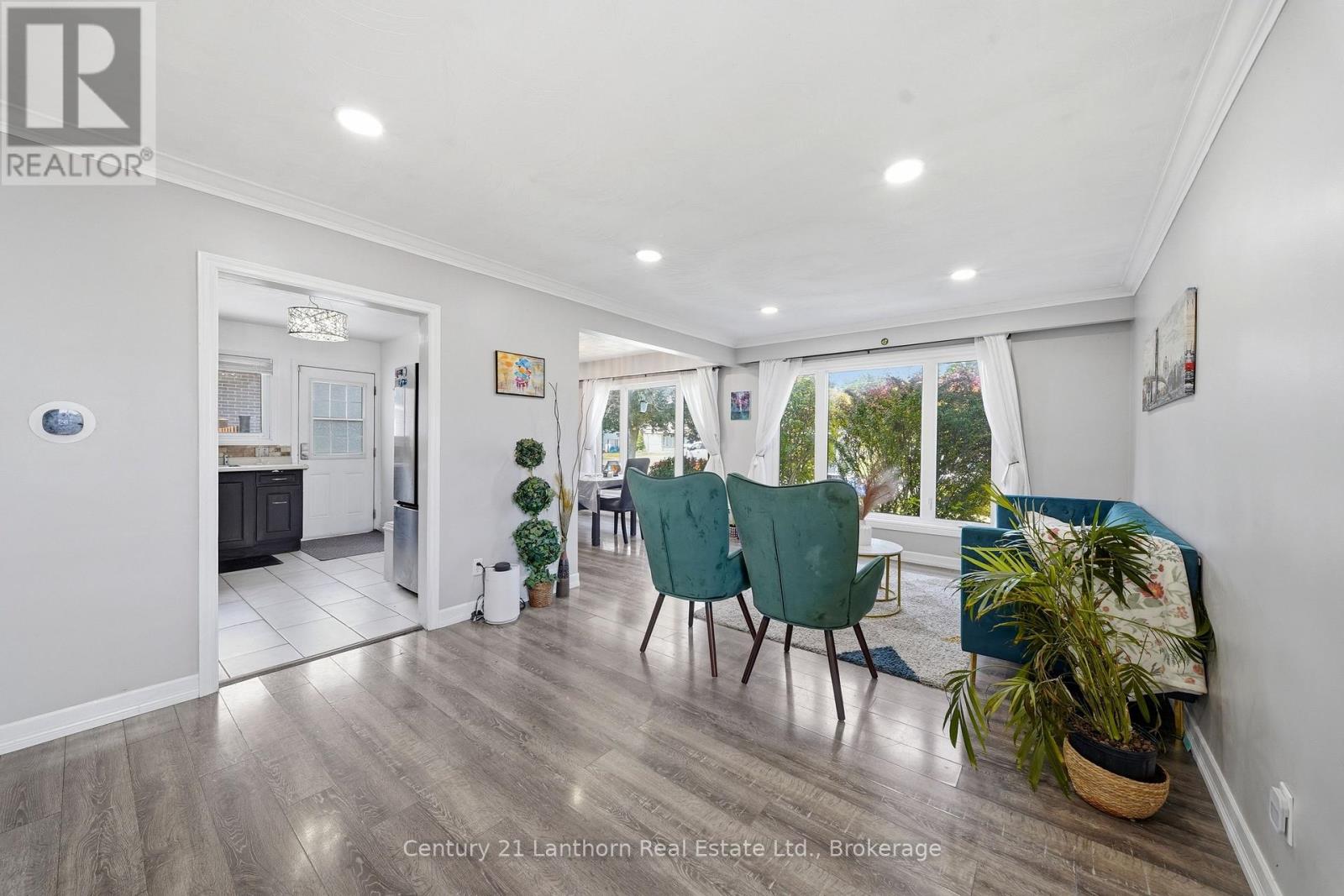15 WILSON CRESCENT - 8
