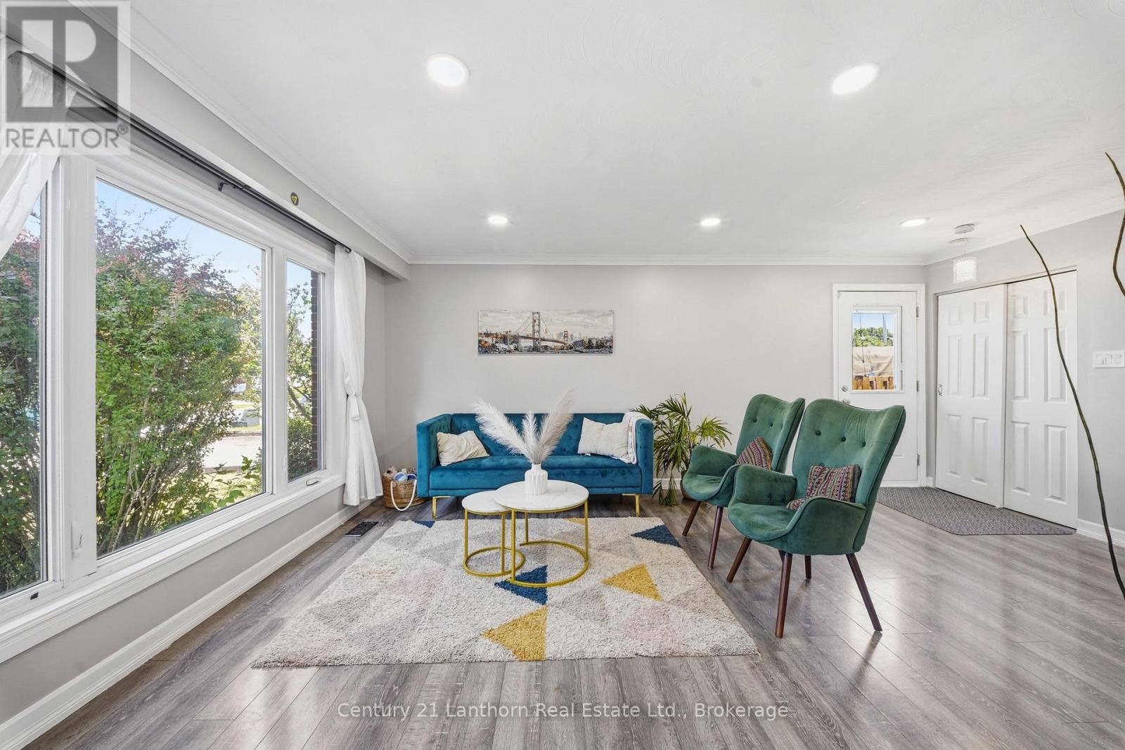 15 WILSON CRESCENT - 9