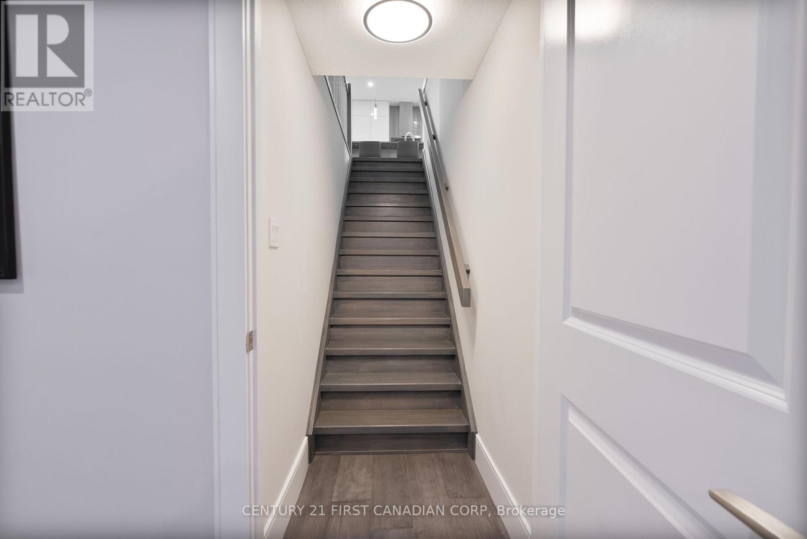 16 FOXBOROUGH PLACE - 26