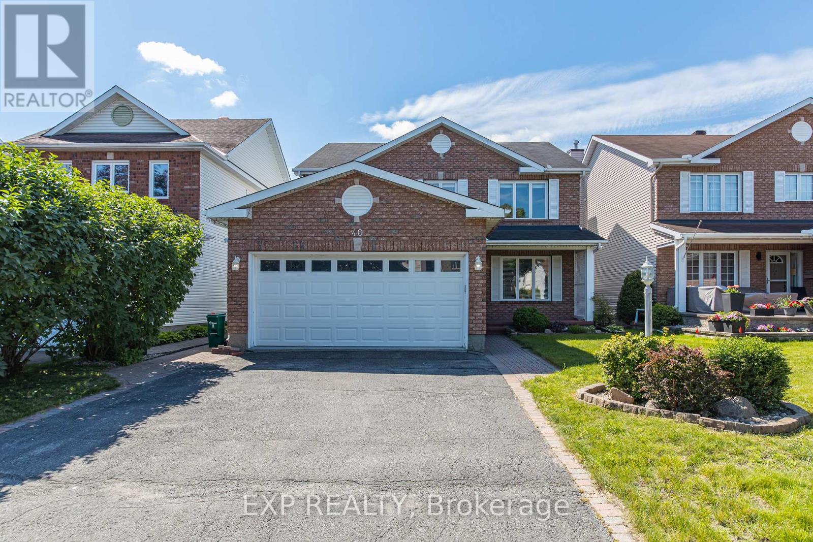 40 NEWBOROUGH CRESCENT - 1