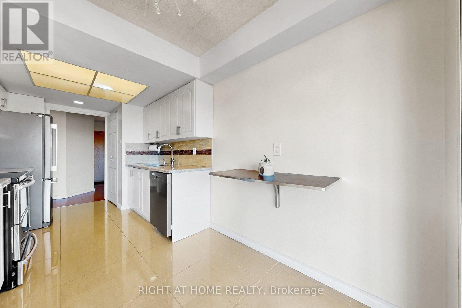 #1120 7805 BAYVIEW AVENUE - 11