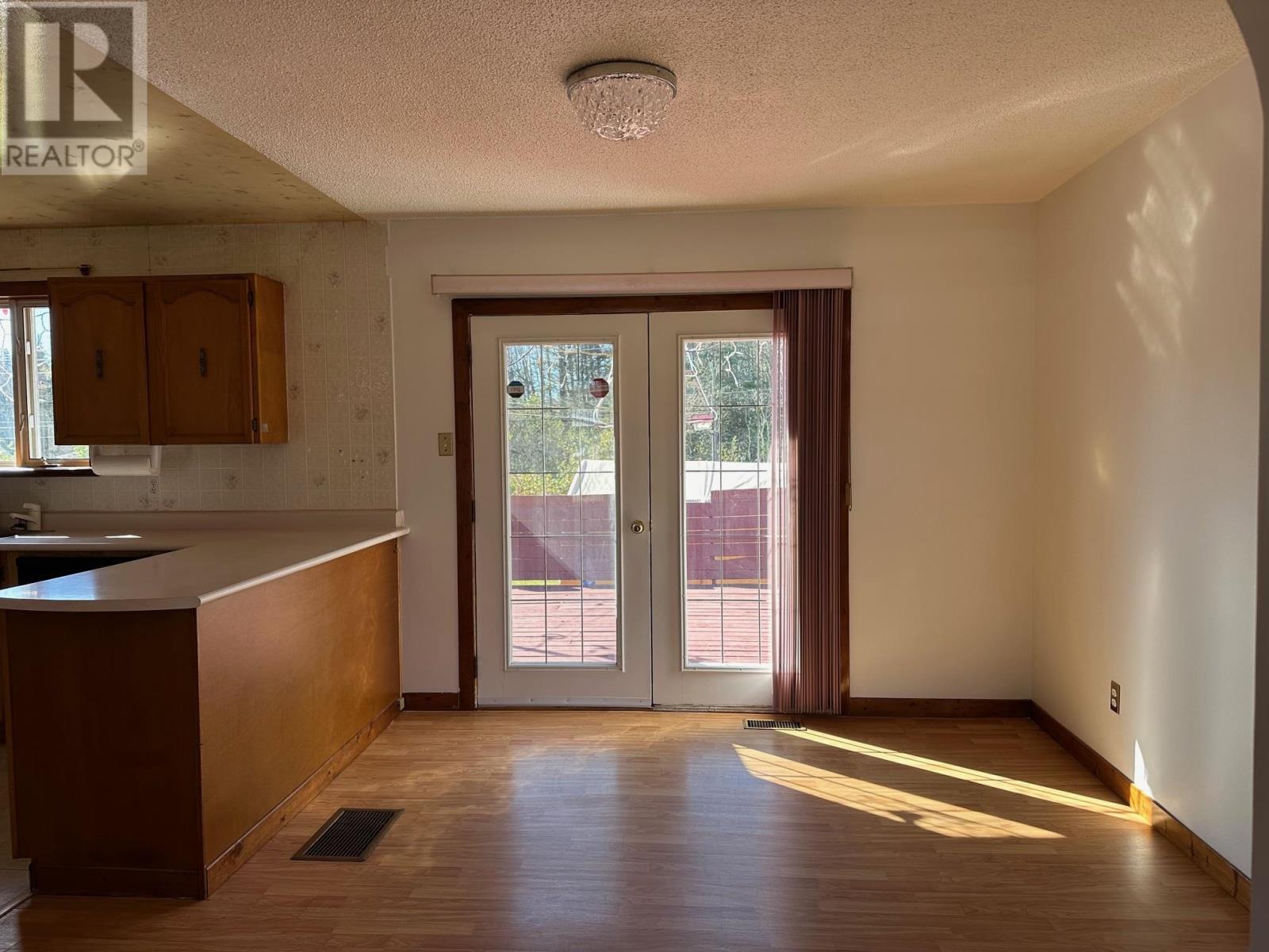 4 East Grove CRES - 4