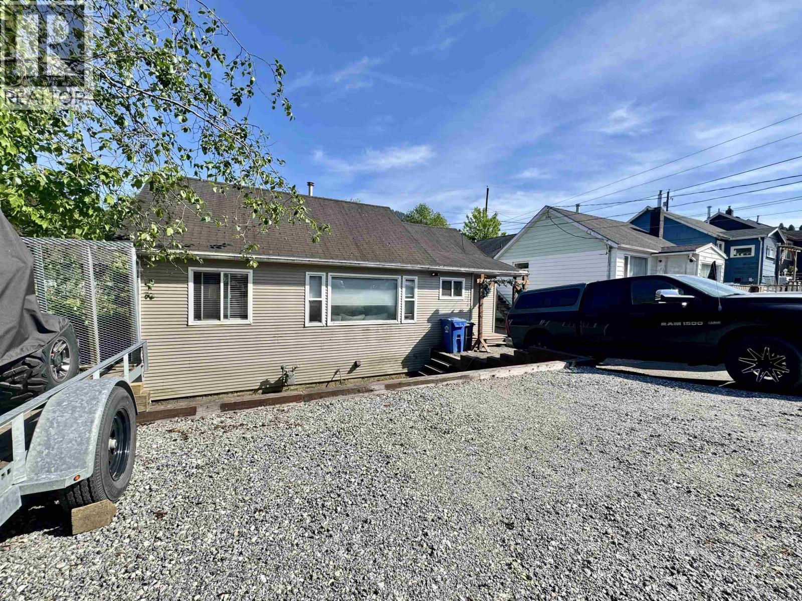 1144 E 8 AVENUE