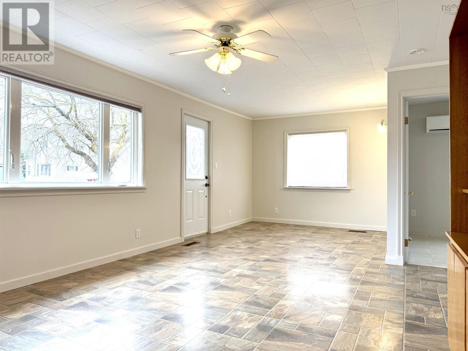 8 Standish Street - 24
