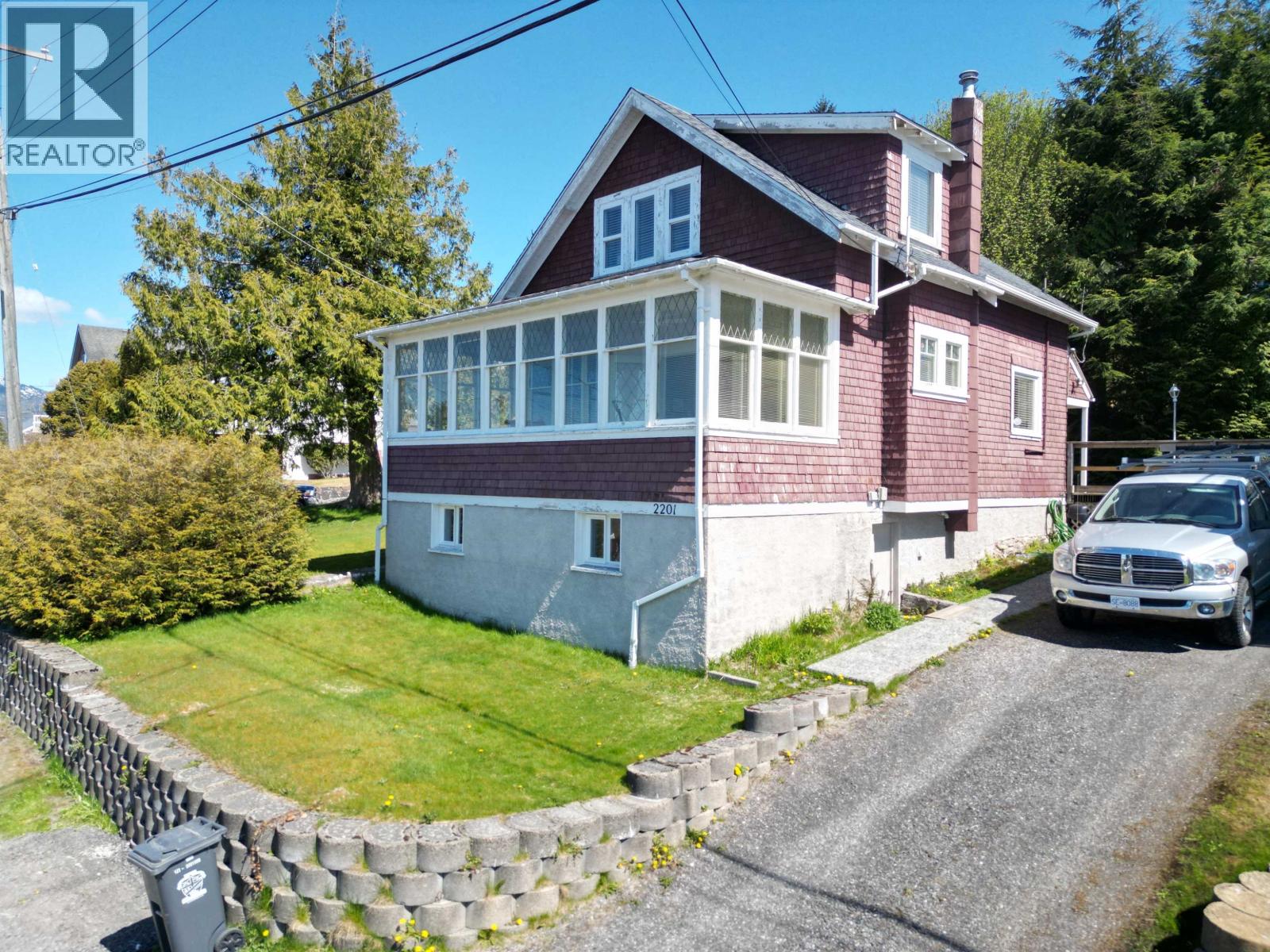 2201 GRAHAM AVENUE - 2