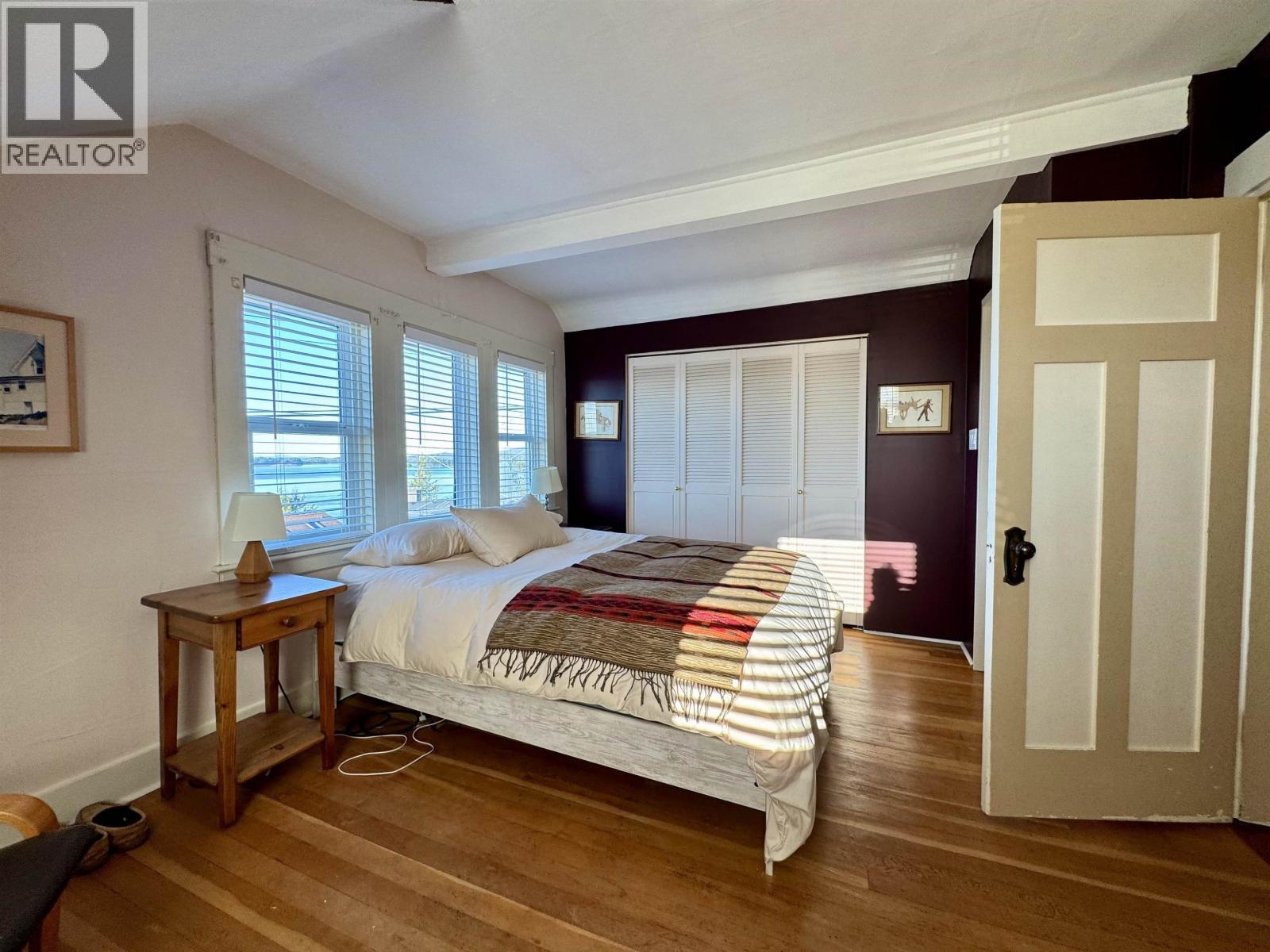 2201 GRAHAM AVENUE - 31