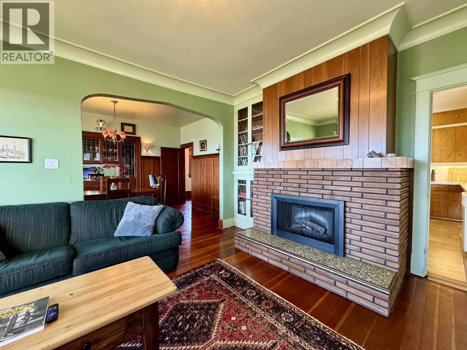2201 GRAHAM AVENUE - 7