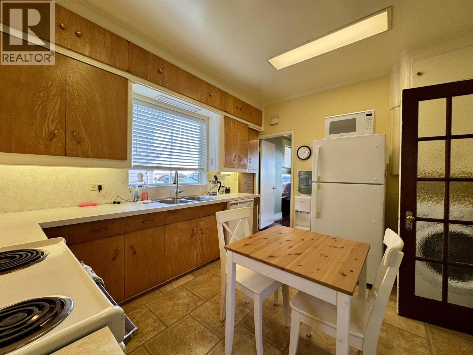 2201 GRAHAM AVENUE - 22