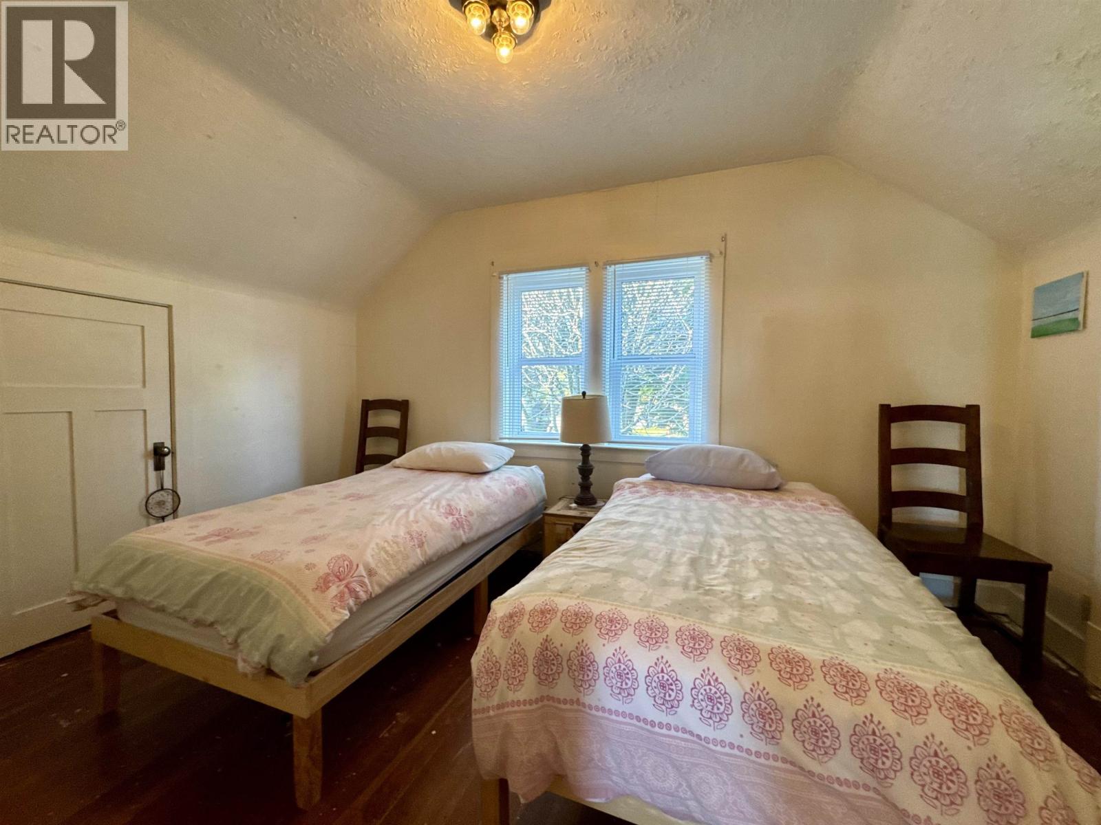 2201 GRAHAM AVENUE - 32