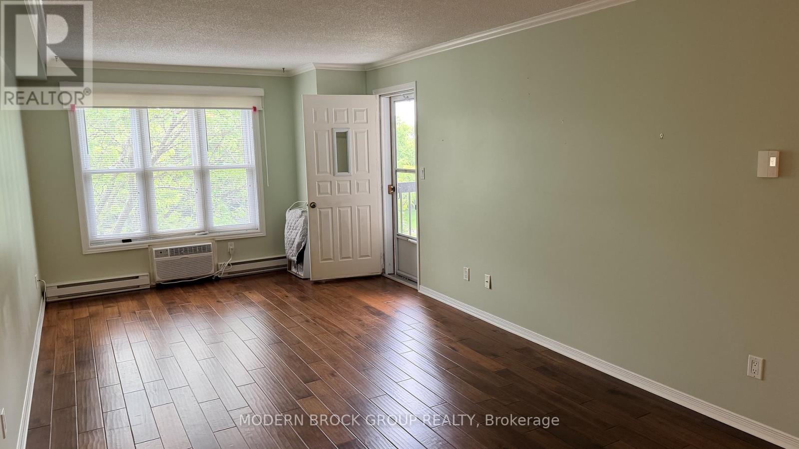#405 21 LISTON AVENUE - 8