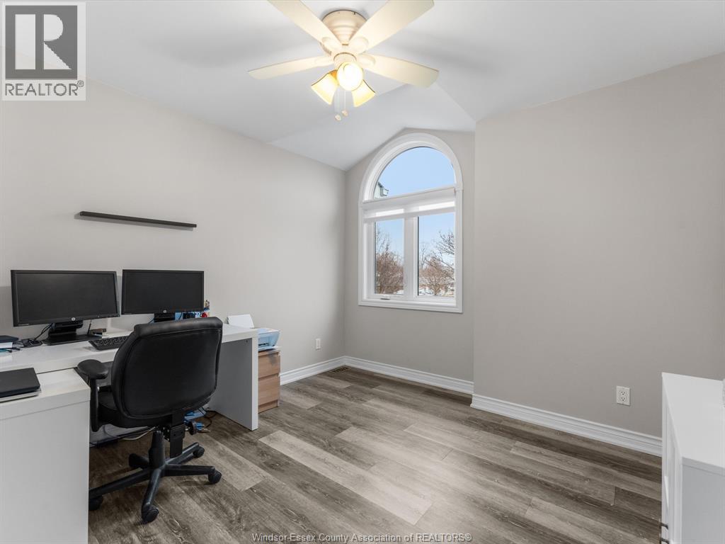46 Brush CRESCENT - 35