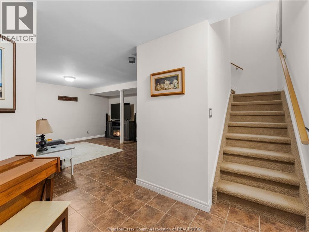 46 Brush CRESCENT - 36