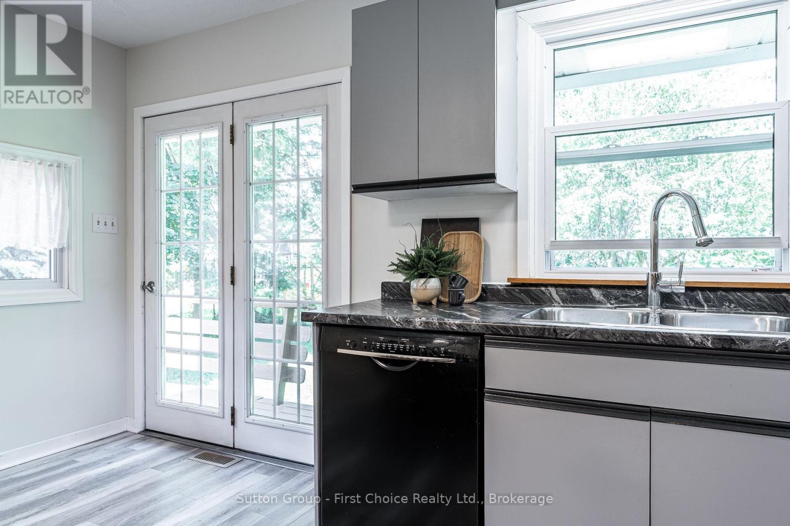 153 HOME STREET - Image 13
