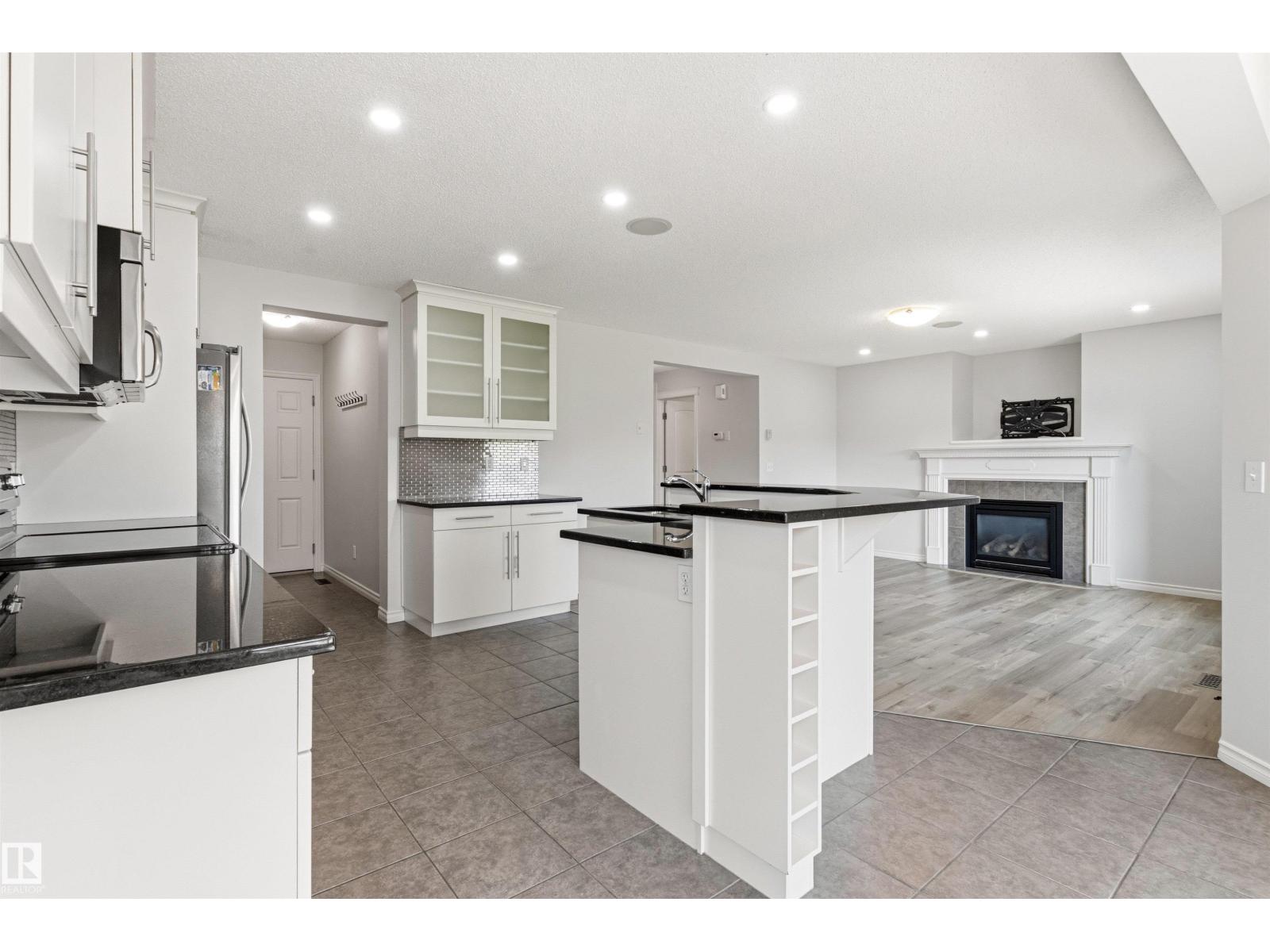 3214 22a AV NW - 22