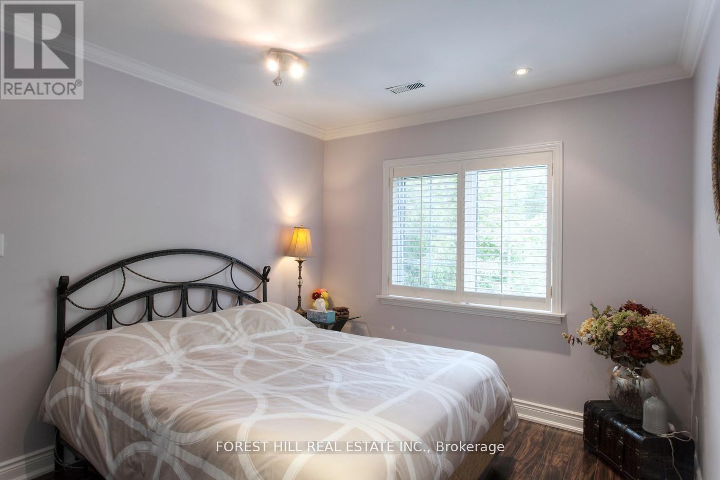 136 HOLLYWOOD AVENUE - 21