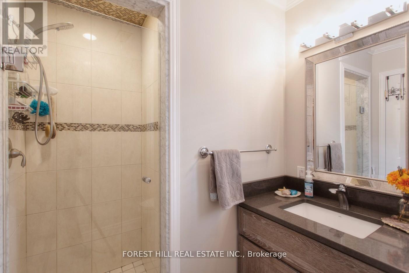 136 HOLLYWOOD AVENUE - 23
