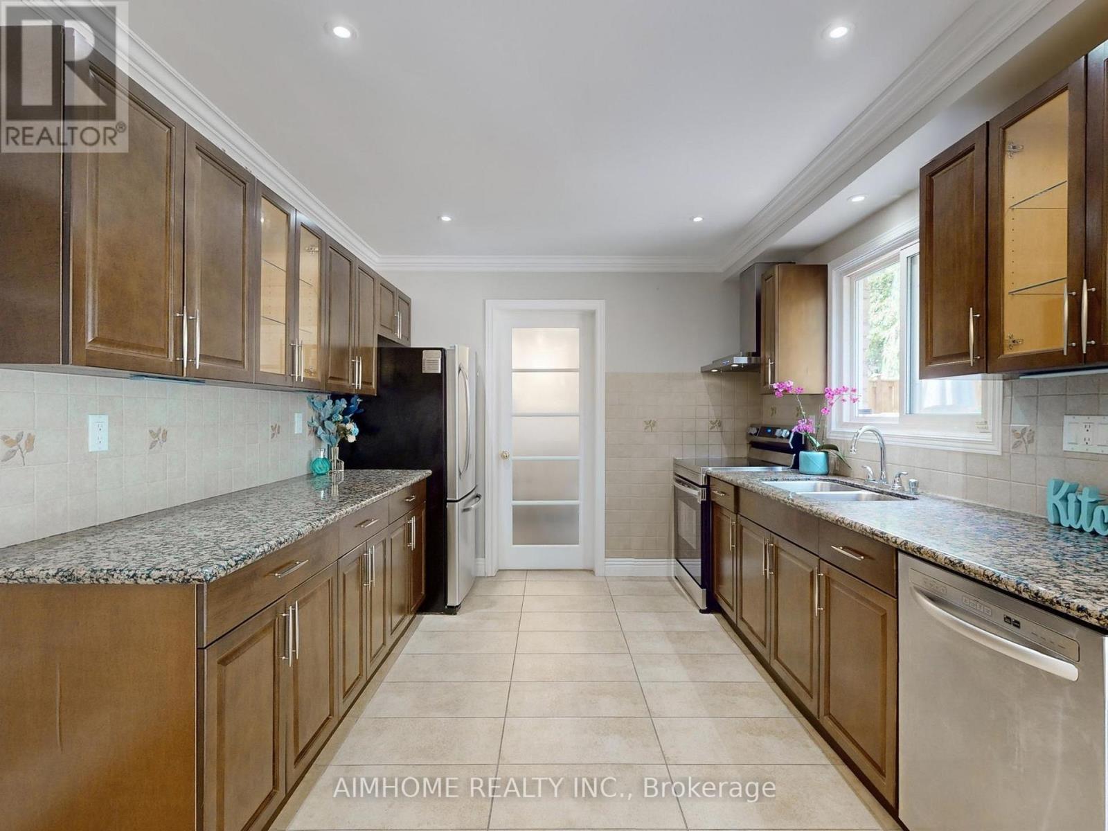36 LIEBECK CRESCENT - 14