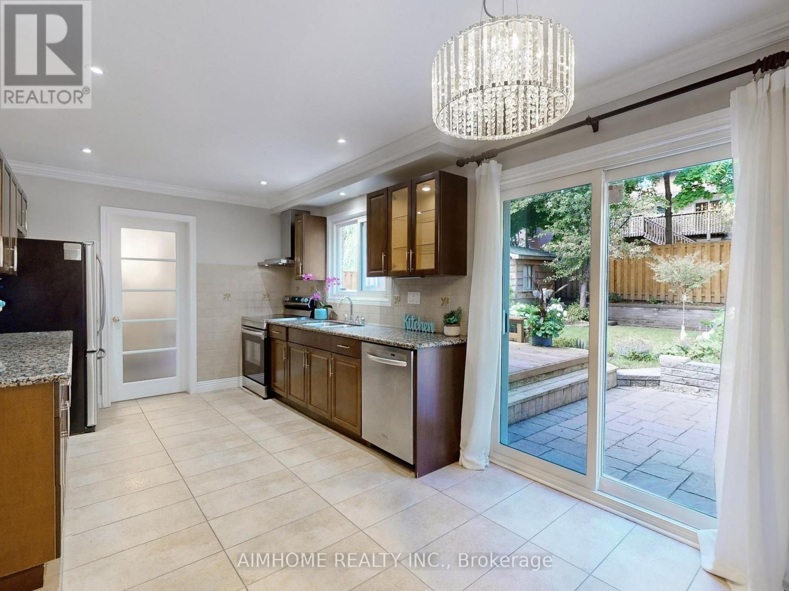 36 LIEBECK CRESCENT - 15