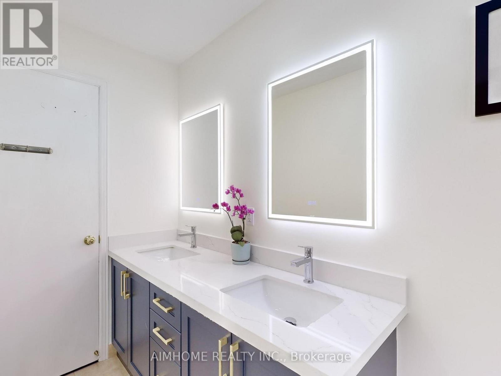 36 LIEBECK CRESCENT - 26