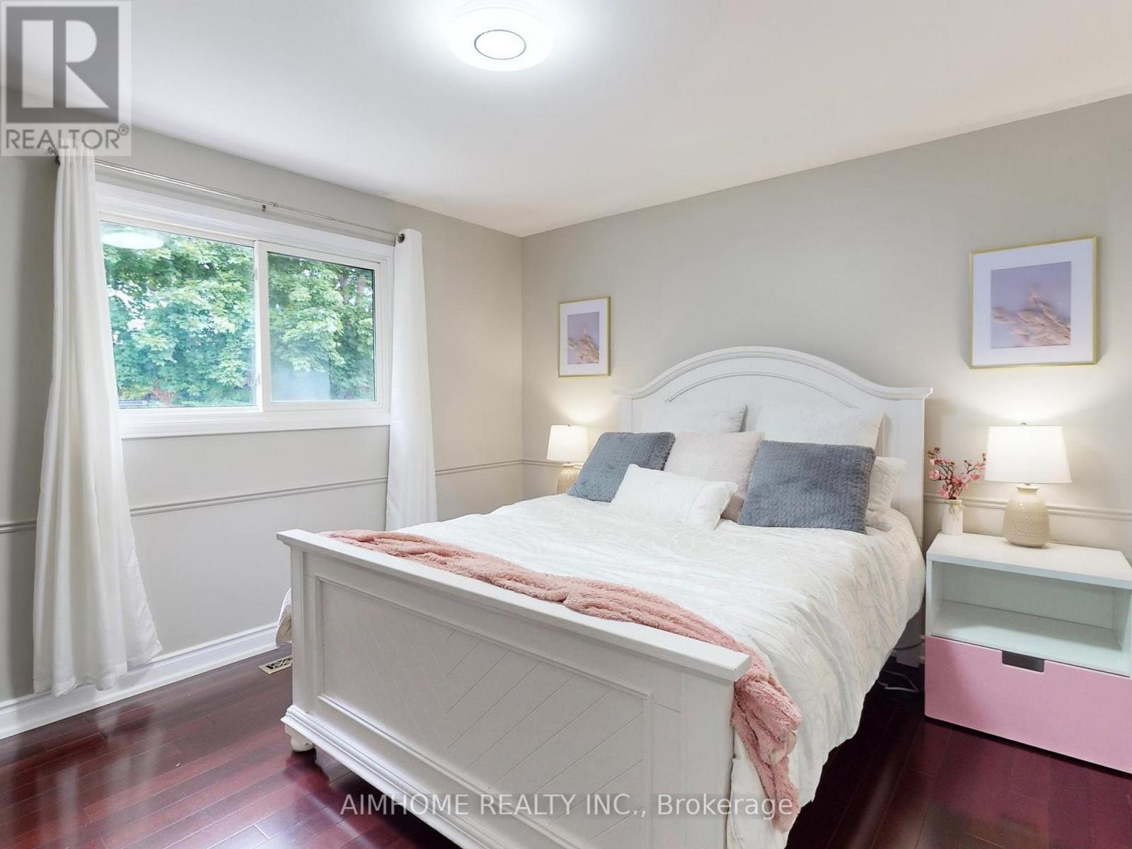36 LIEBECK CRESCENT - 29