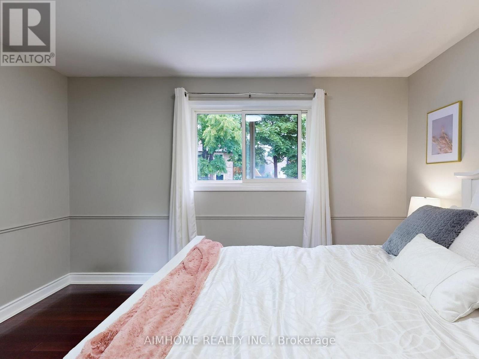 36 LIEBECK CRESCENT - 30