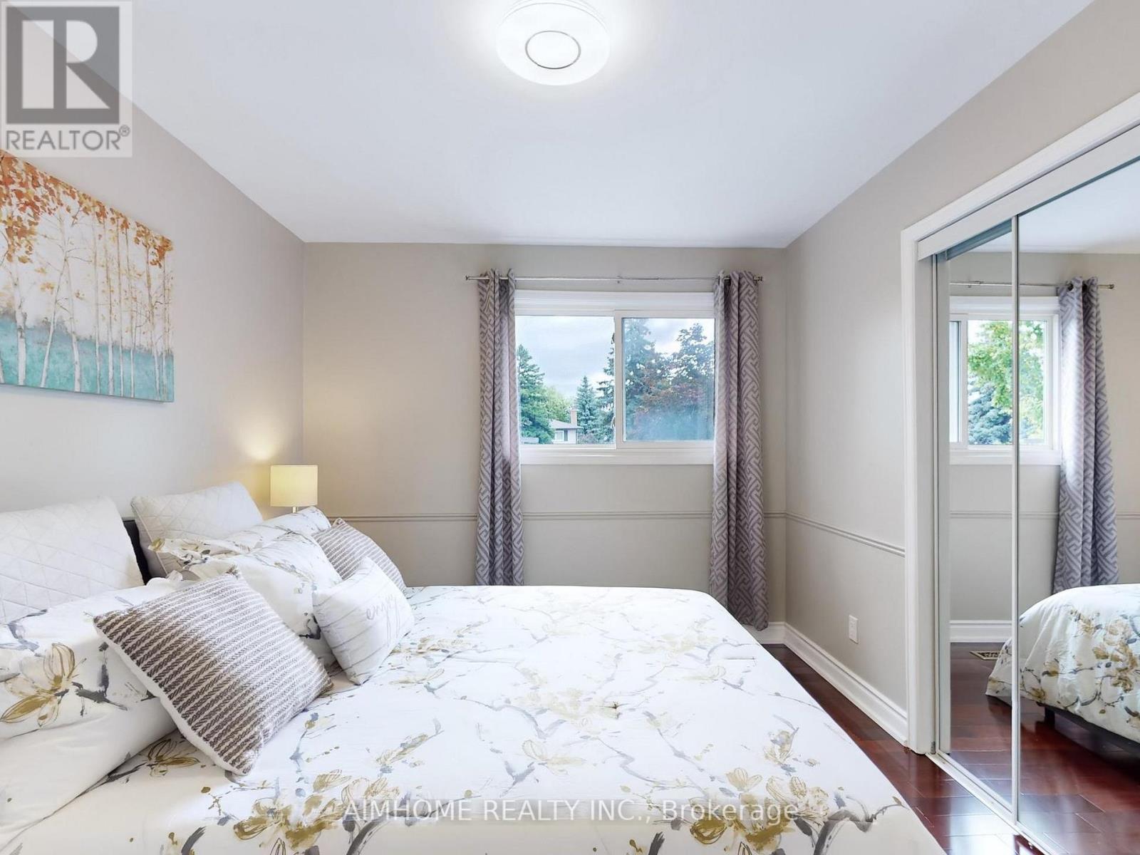 36 LIEBECK CRESCENT - 33