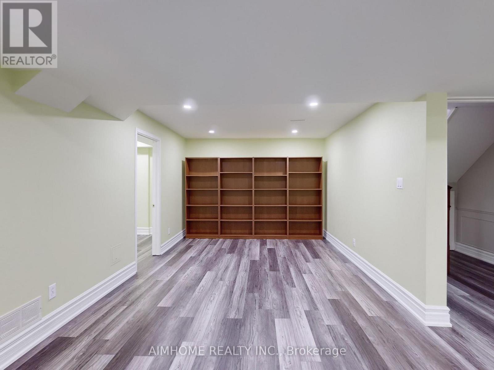 36 LIEBECK CRESCENT - 38