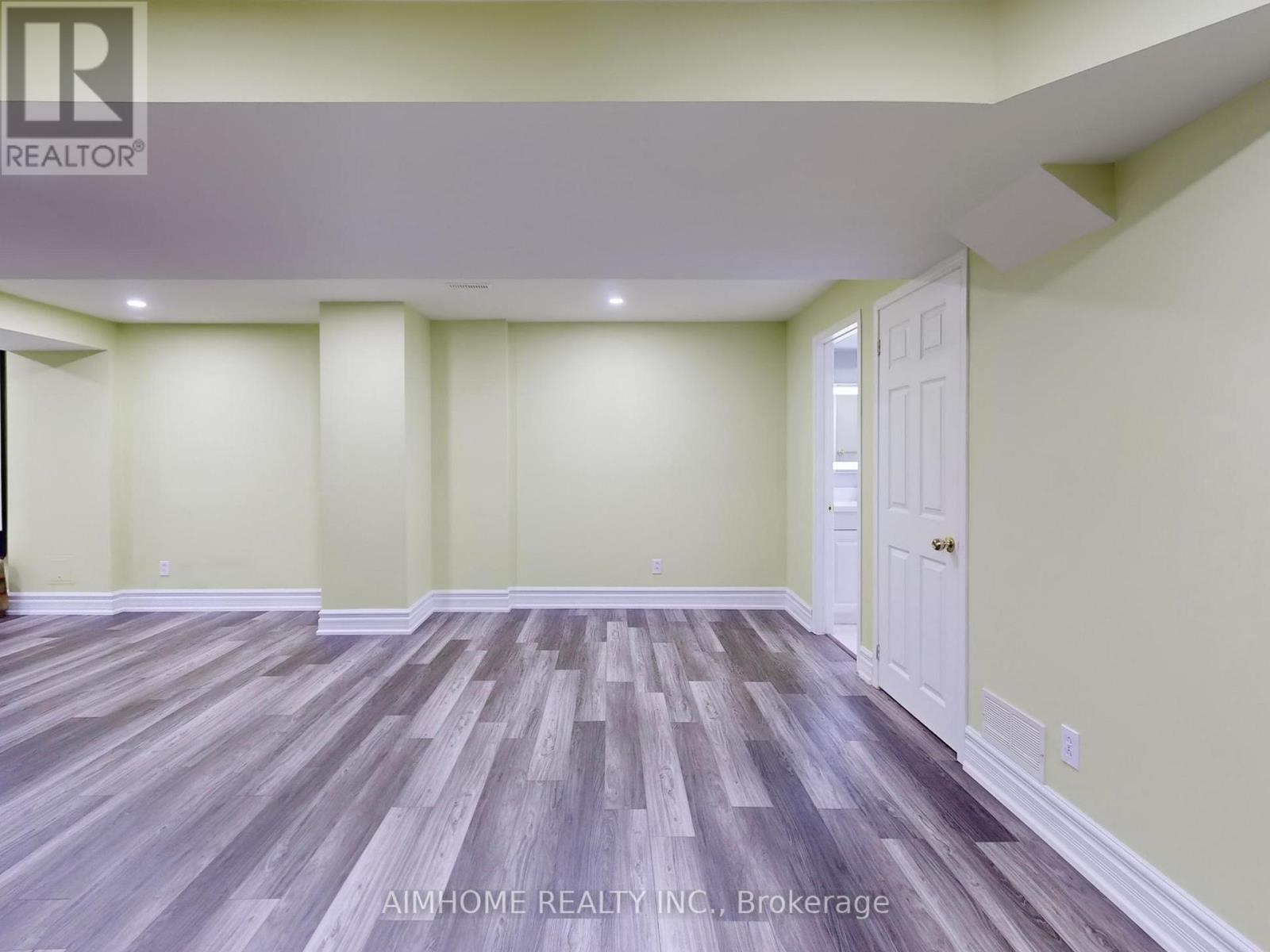 36 LIEBECK CRESCENT - 39