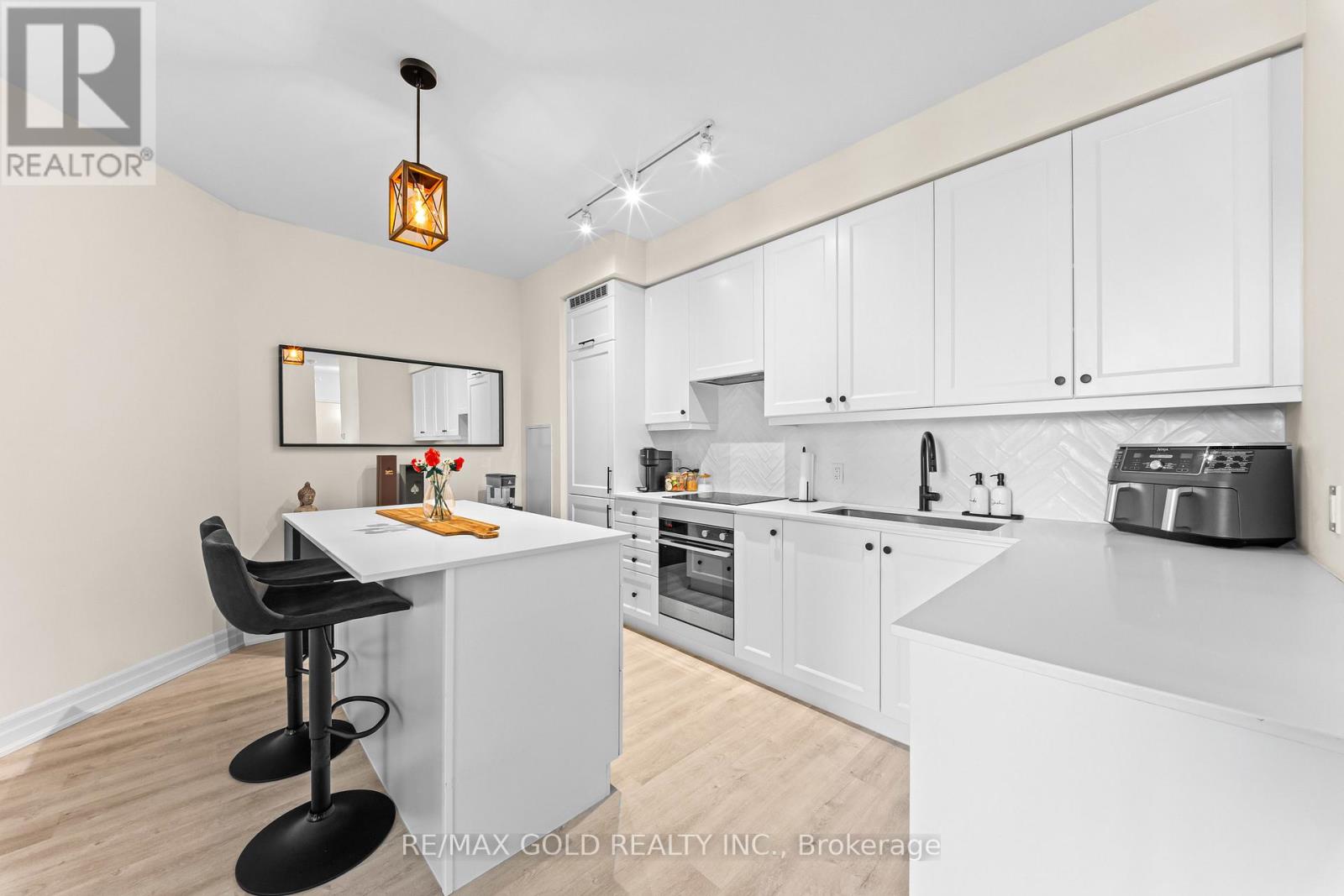 #618 9075 JANE STREET - 15