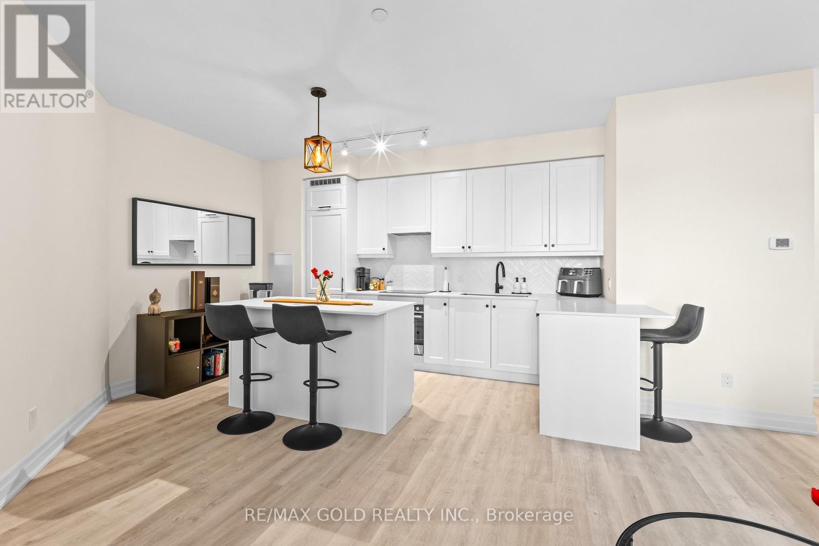 #618 9075 JANE STREET - 17
