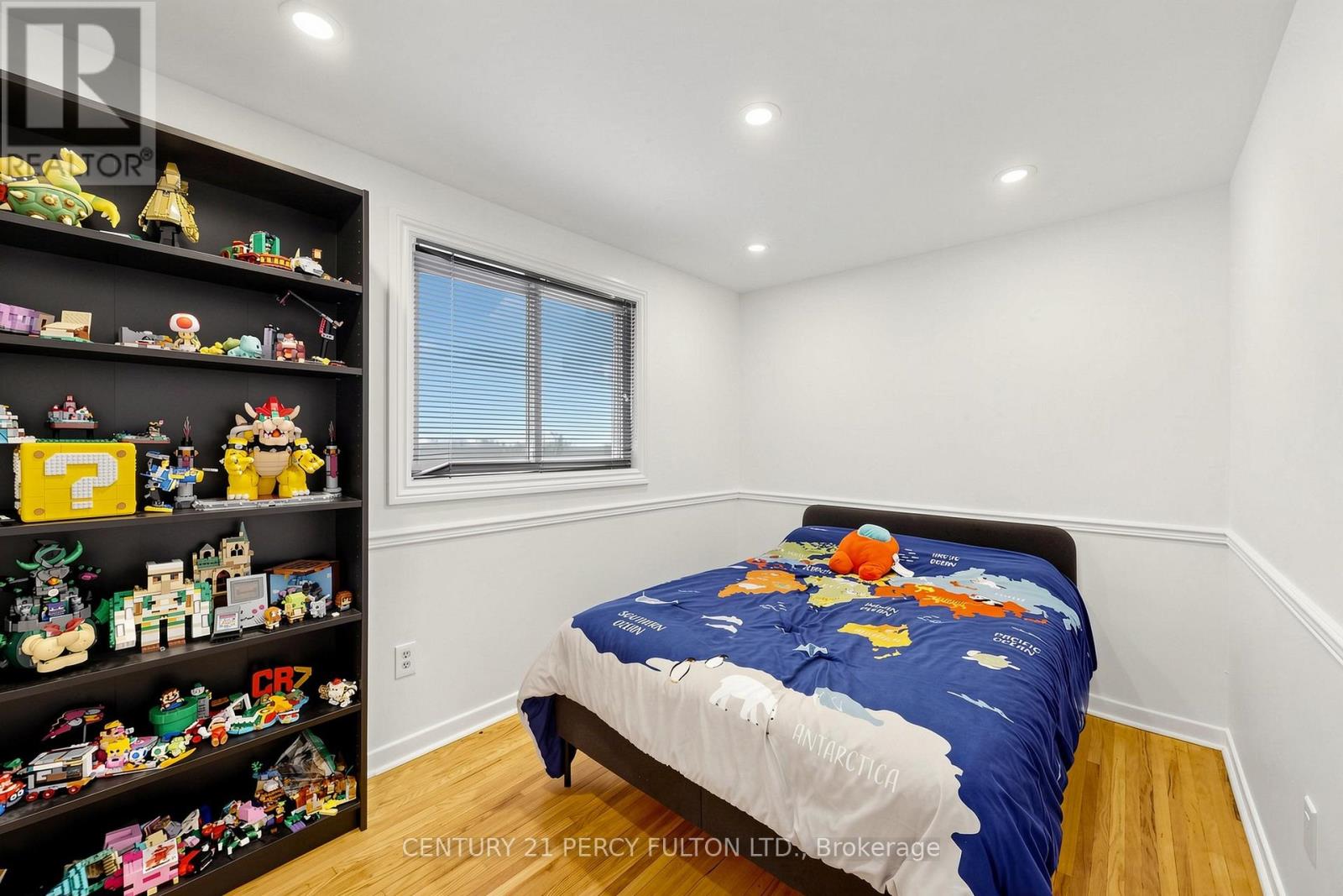10 DEVINS DRIVE - 26
