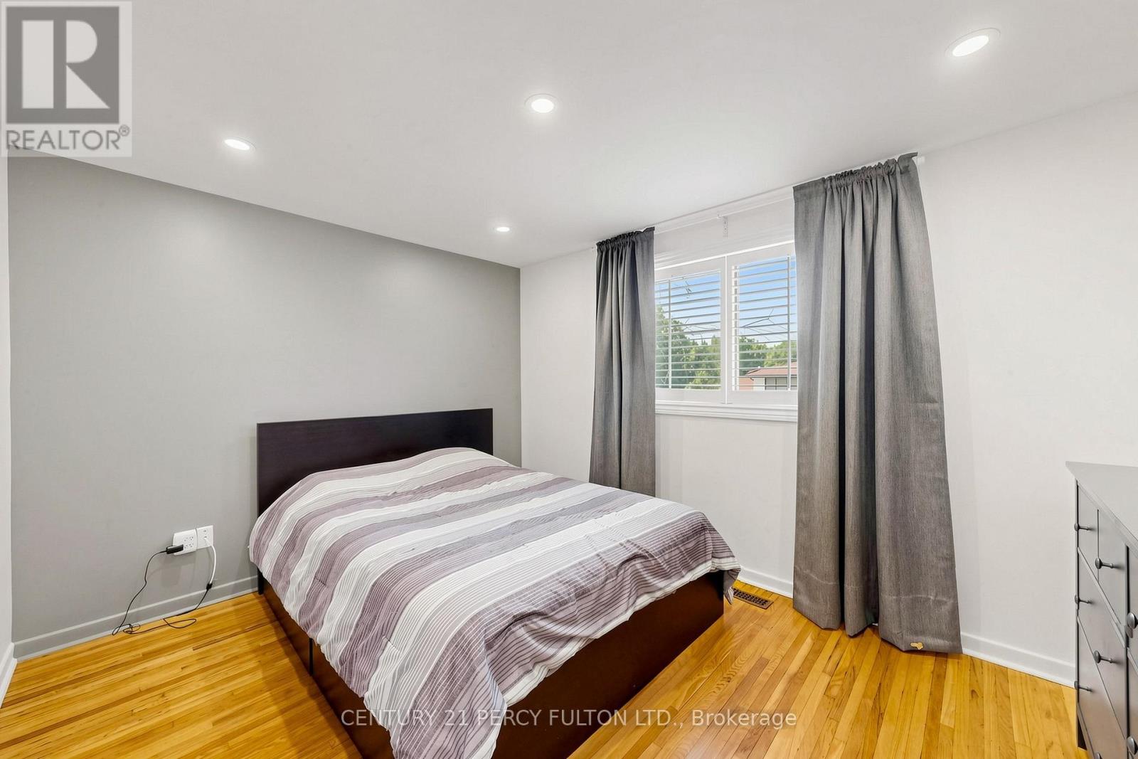 10 DEVINS DRIVE - 28