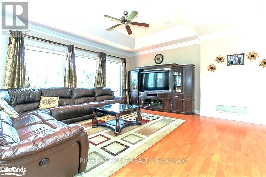16 WASAGA SANDS DRIVE - 12