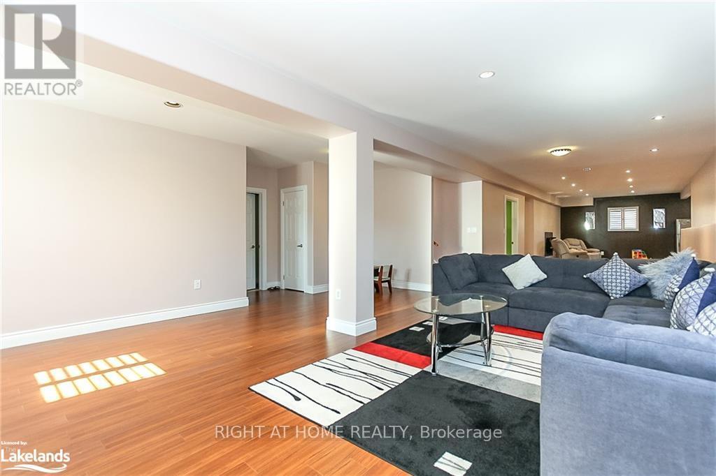 16 WASAGA SANDS DRIVE - 32