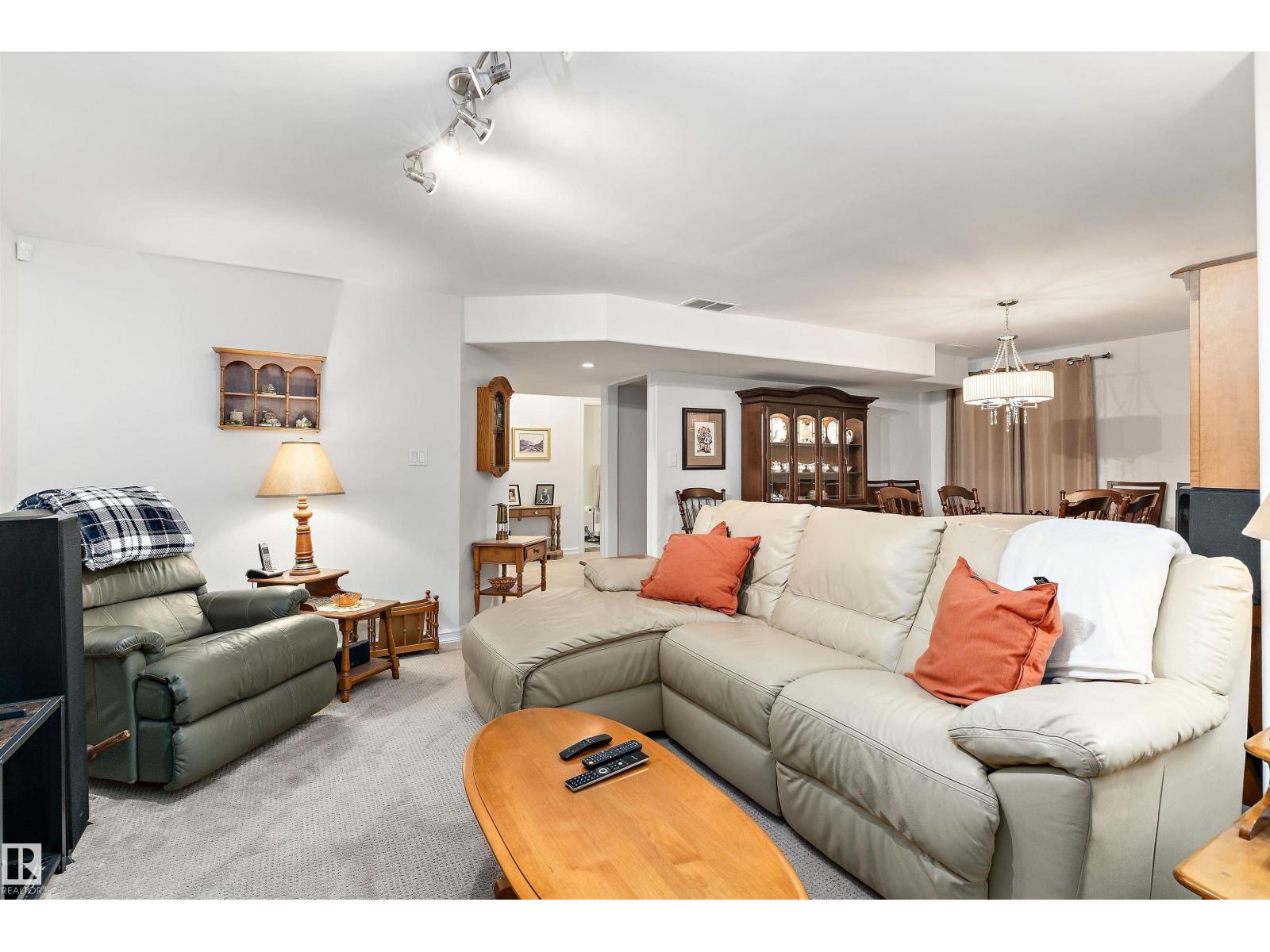 1097 ARMITAGE CR SW — photo 44