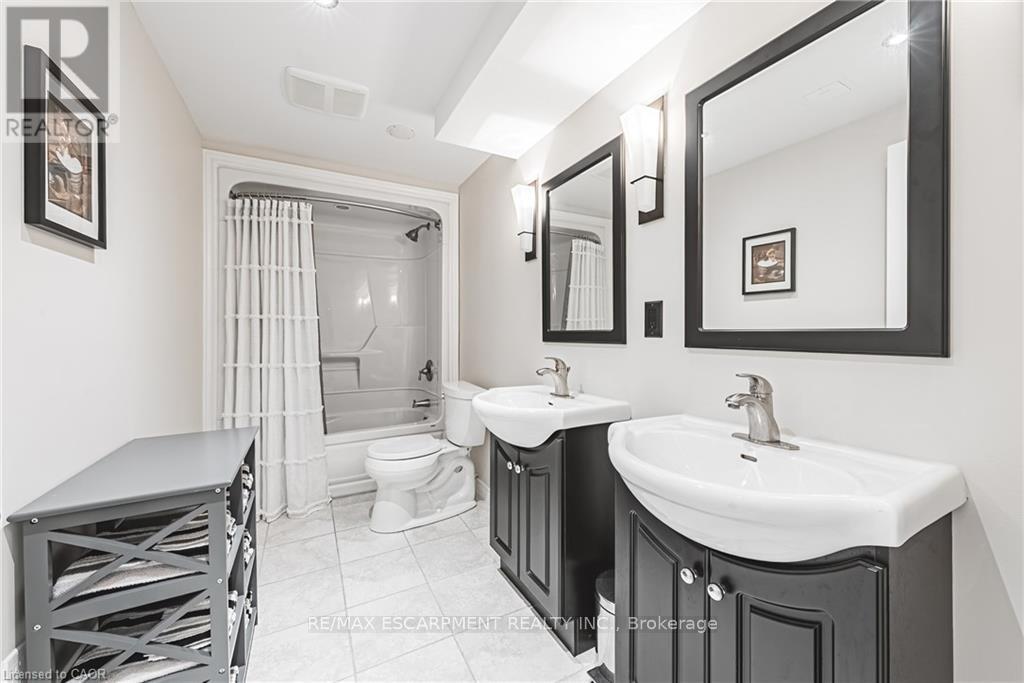 2178 BERWICK DRIVE - 33