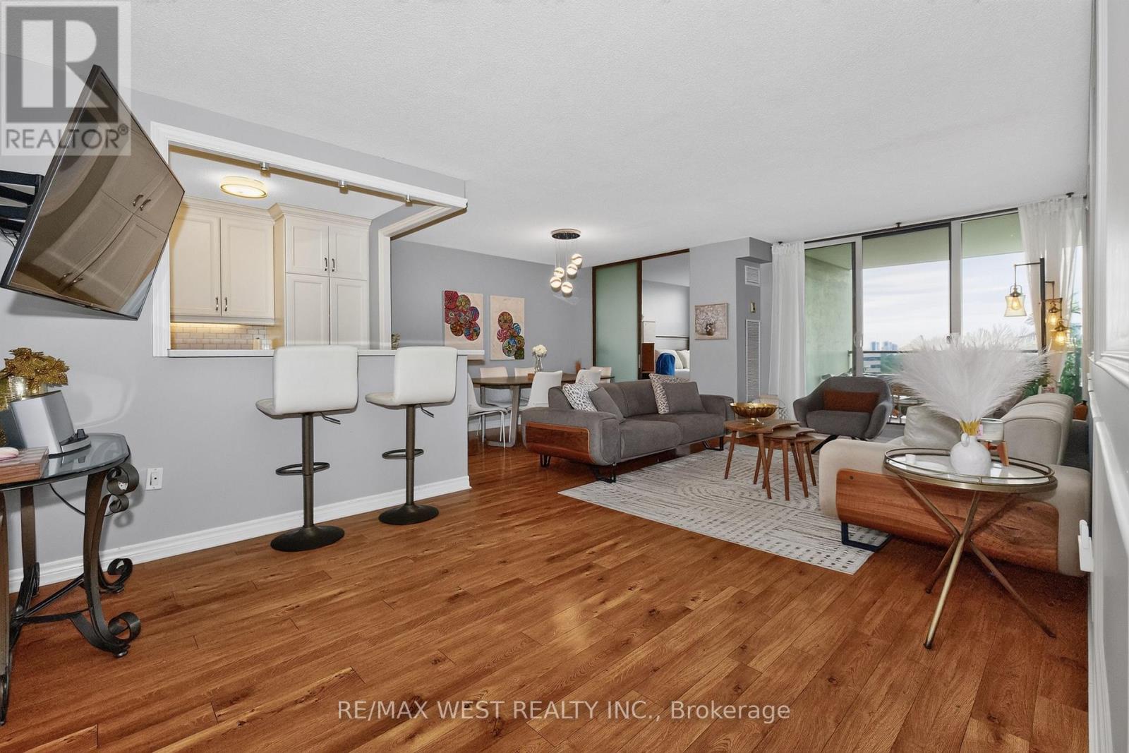 #1514 75 EMMETT AVENUE - 13