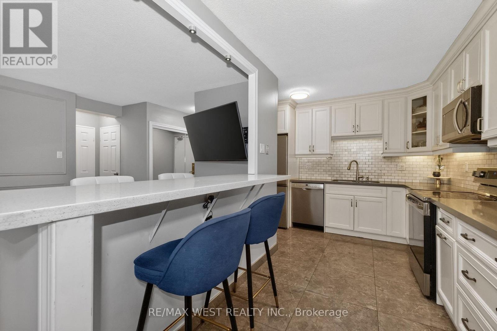 #1514 75 EMMETT AVENUE - 18