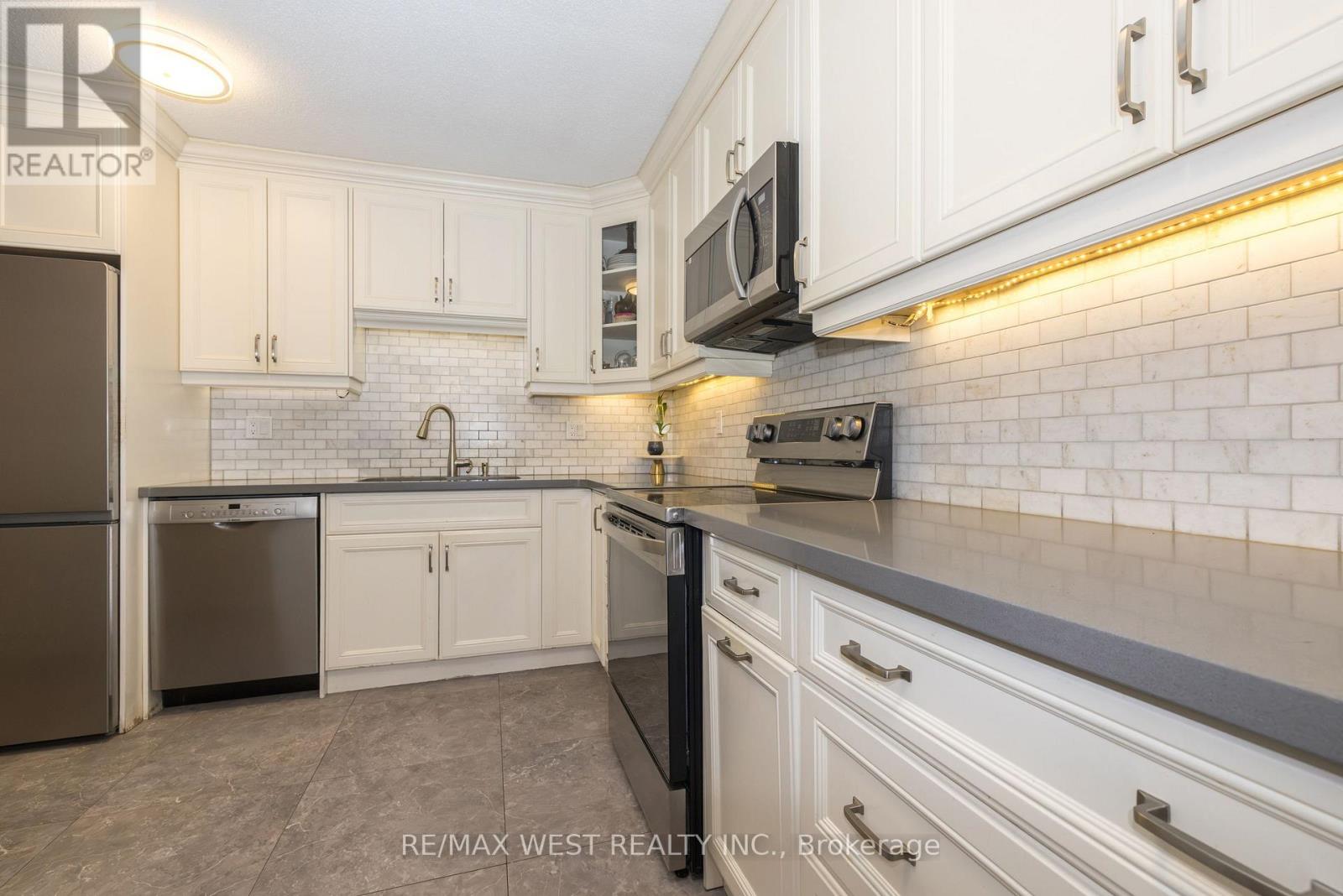 #1514 75 EMMETT AVENUE - 19