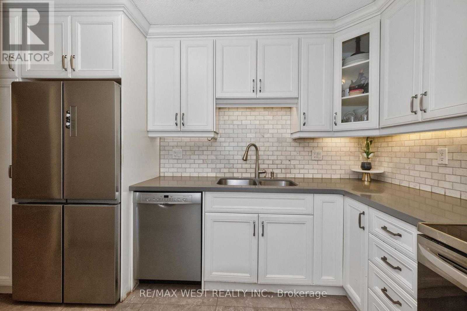 #1514 75 EMMETT AVENUE - 20