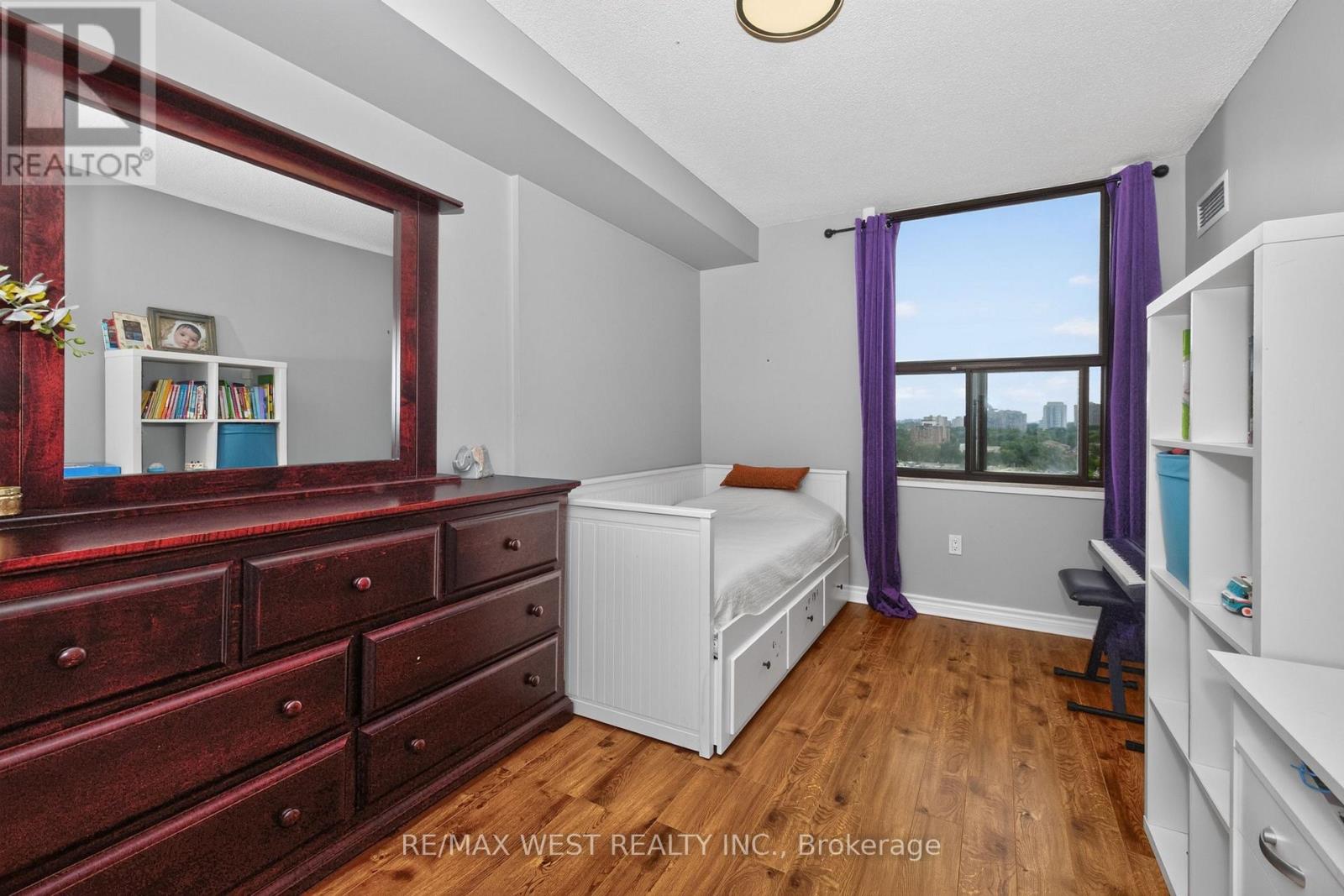 #1514 75 EMMETT AVENUE - 26