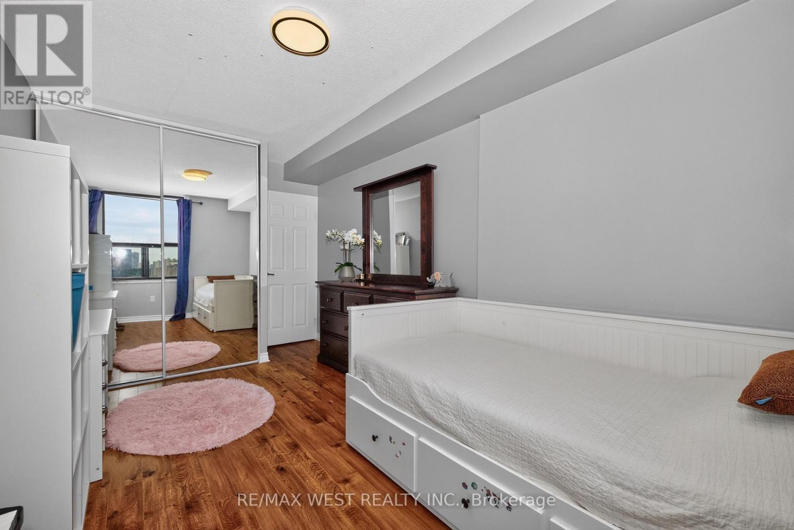 #1514 75 EMMETT AVENUE - 27