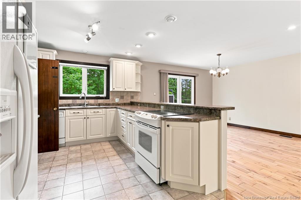 447 Pederson Crescent - Image 12